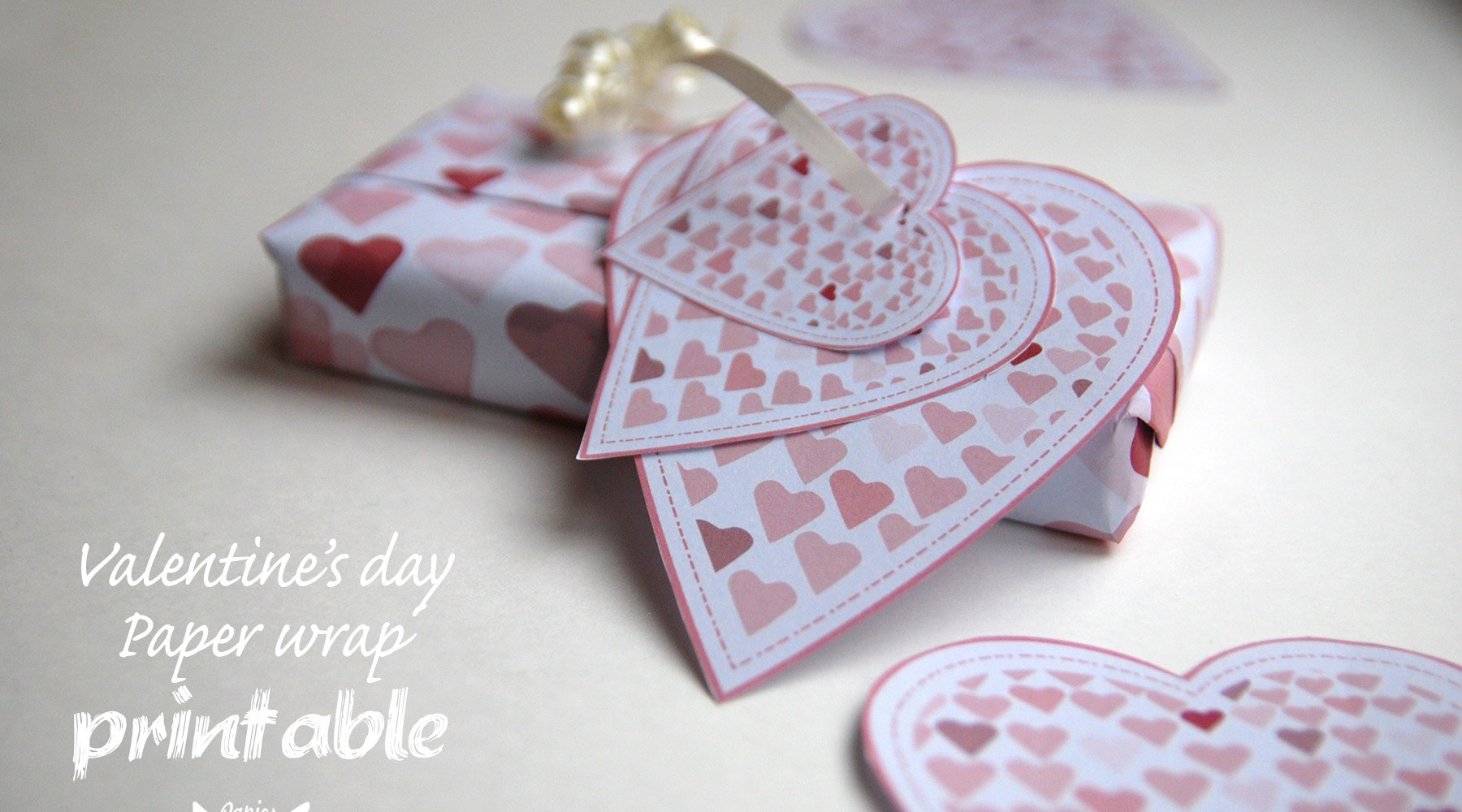 Printable: Valentine's Day paper wrap & tags - Papier Bonbon