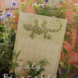 July printable calendar Green Gecko
