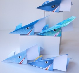 Avion en papier requin