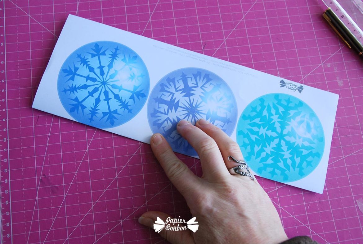 Snowflakes garland printable assembly