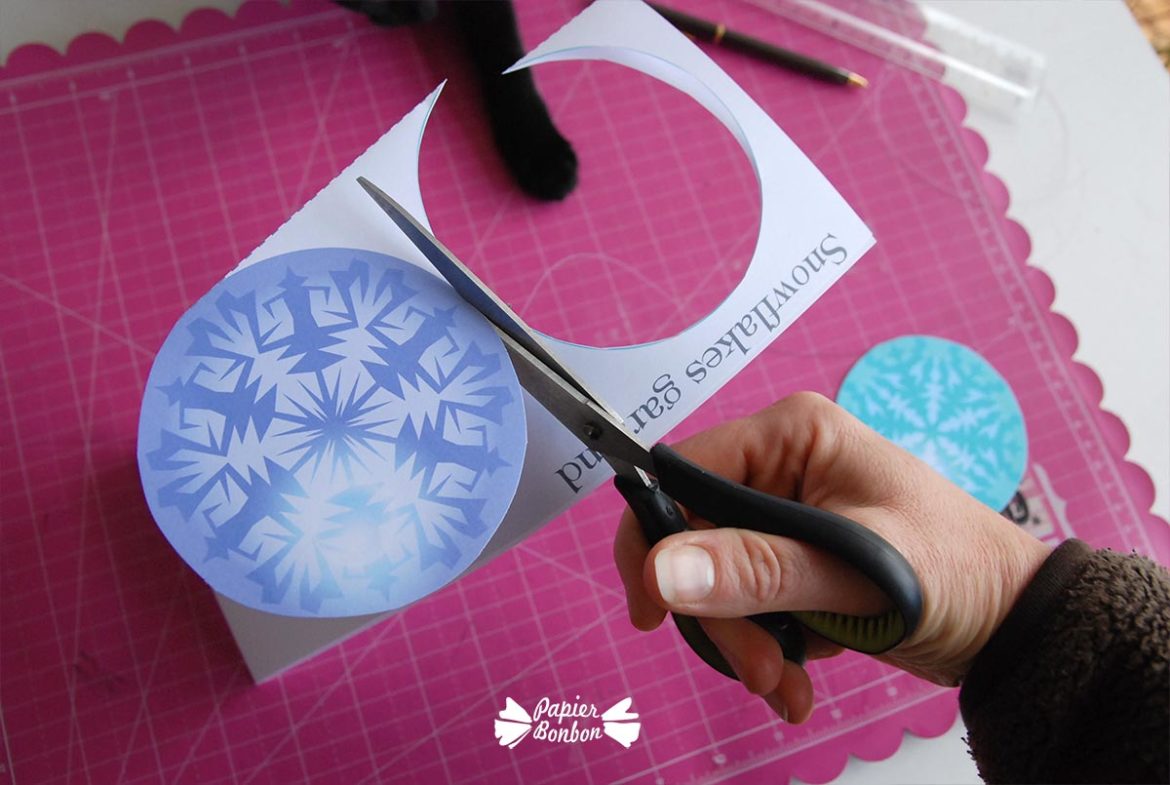 Snowflakes garland printable assembly